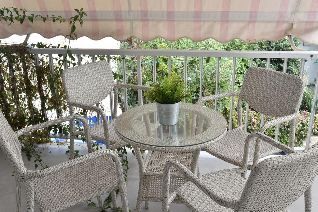 The Local House Apartment Parikia  Luaran gambar